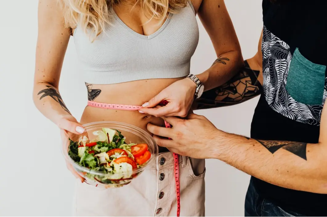 Perdere Peso in Modo Sano: Strategie Efficaci per Ritrovare Forma e Benessere
